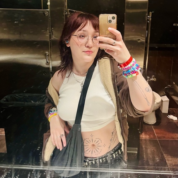 Meet your Posher, Kay - Picture 2 of 3